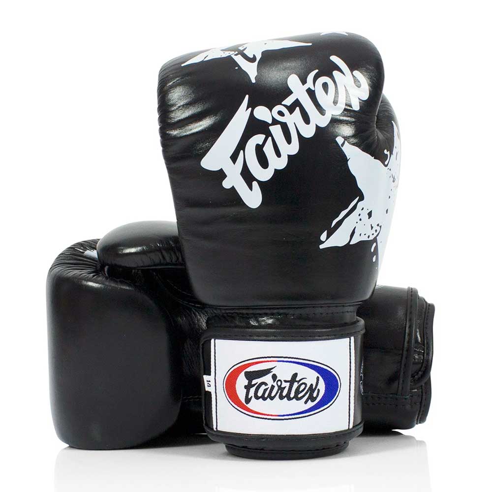 Боксерские перчатки Fairtex BGV1 Nation Print, тренировочные, чёрный в Краснодаре в магазине SportPanda Боксерские перчатки Fairtex BGV1 Nation Print, тренировочные, чёрный – фото