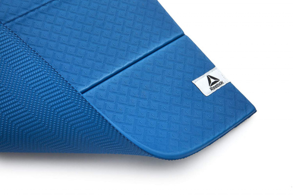 Складной коврик для йоги Reebok RAYG-11050BL, 6 мм, синий в Краснодаре в магазине SportPanda Складной коврик для йоги Reebok RAYG-11050BL, 6 мм, синий – фото