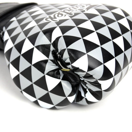 Боксерские перчатки Fairtex BGV14 Black op ART, тренировочные, серый в Краснодаре в магазине SportPanda Боксерские перчатки Fairtex BGV14 Black op ART, тренировочные, серый – фото