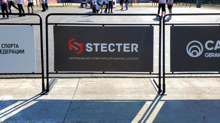 Барьер мобильного ограждения для зрителей STECTER 1500х1000 мм, с рекламным полем в Краснодаре в магазине SportPanda Барьер мобильного ограждения для зрителей STECTER 1500х1000 мм, с рекламным полем – фото