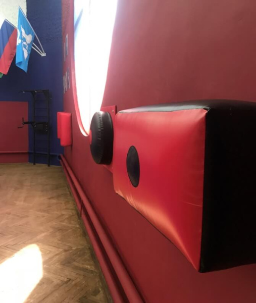  Настенная боксерская подушка SportPanda, полукруглая, 70х40х22 см, красный